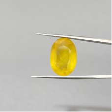 Yellow sapphire (pukhraj) 10.75 Carats / 11.82 Ratti